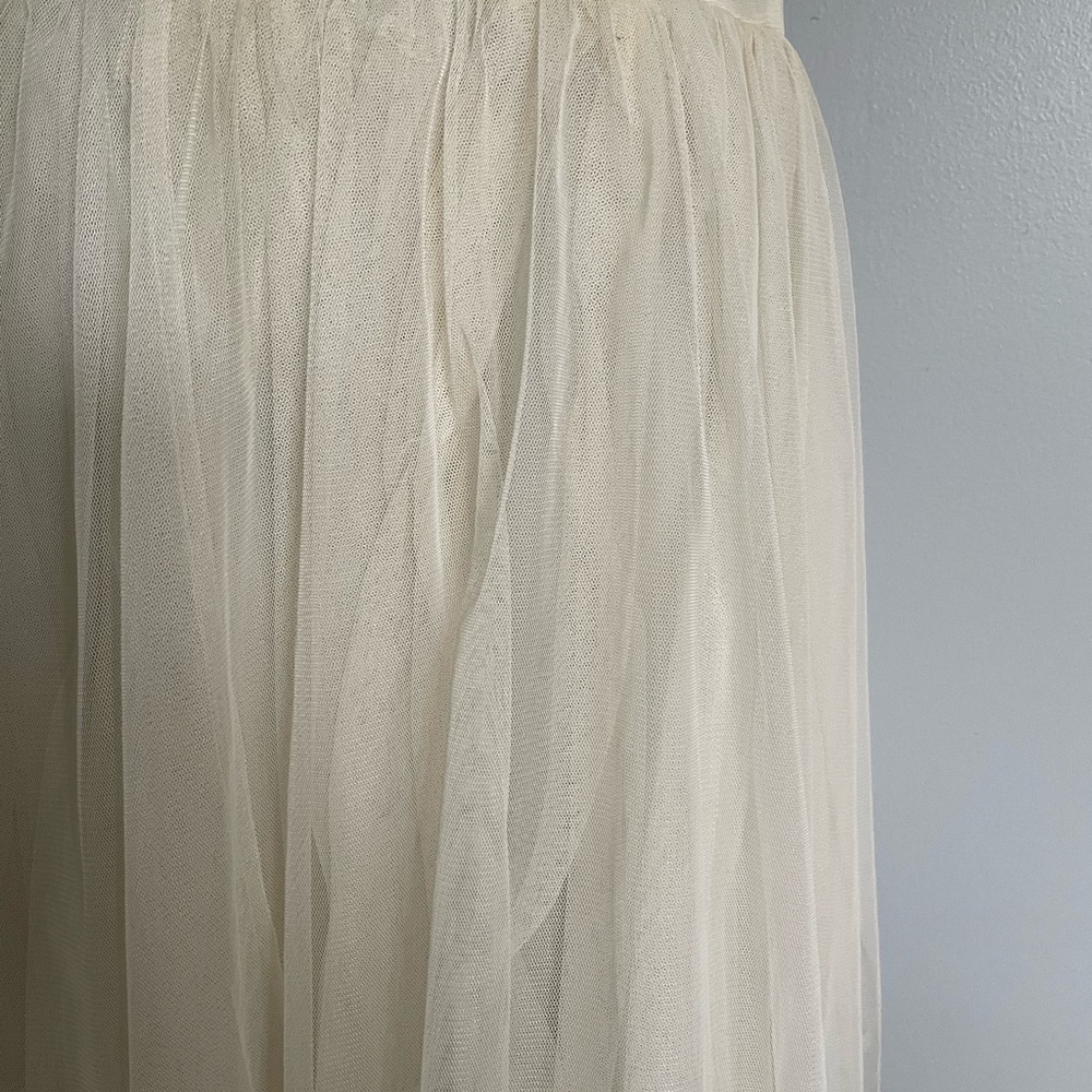 ASOS Cream and White Special Occasion Dress - Picture 6 of 11